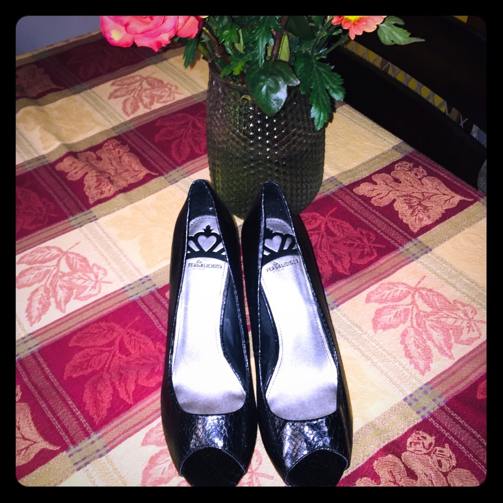 Fergalicious Fergie Black Snake Print Heels 10M